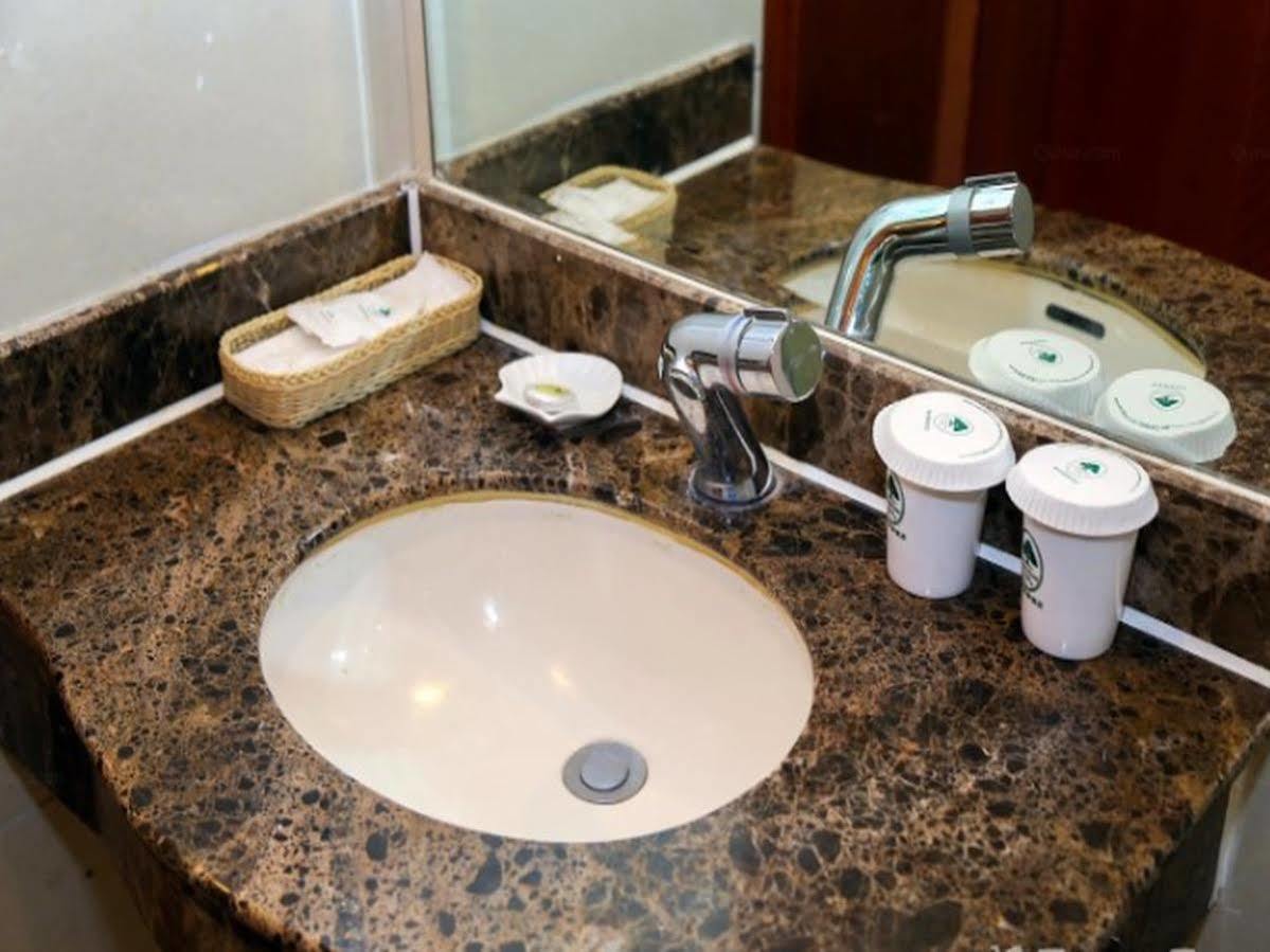 Greentree Inn Jiangsu Wuxi Hubin Business Street Business Hotel Exterior foto